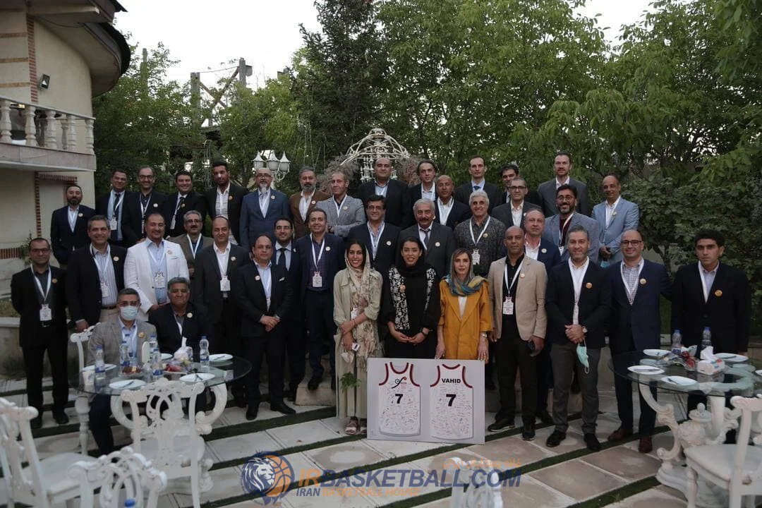 استاد وحید ابوالحسنی به پاس نزدیک به نیم قرن تلاش صادقانه و فداکارانه در بسکتبال ایران