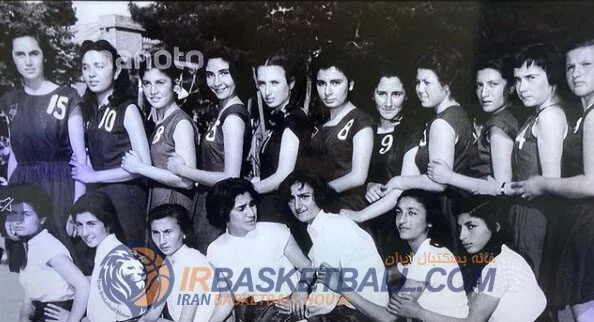 عکسى از سال ۱۳۳۳ بسکتبال دختران در مدارس تهران