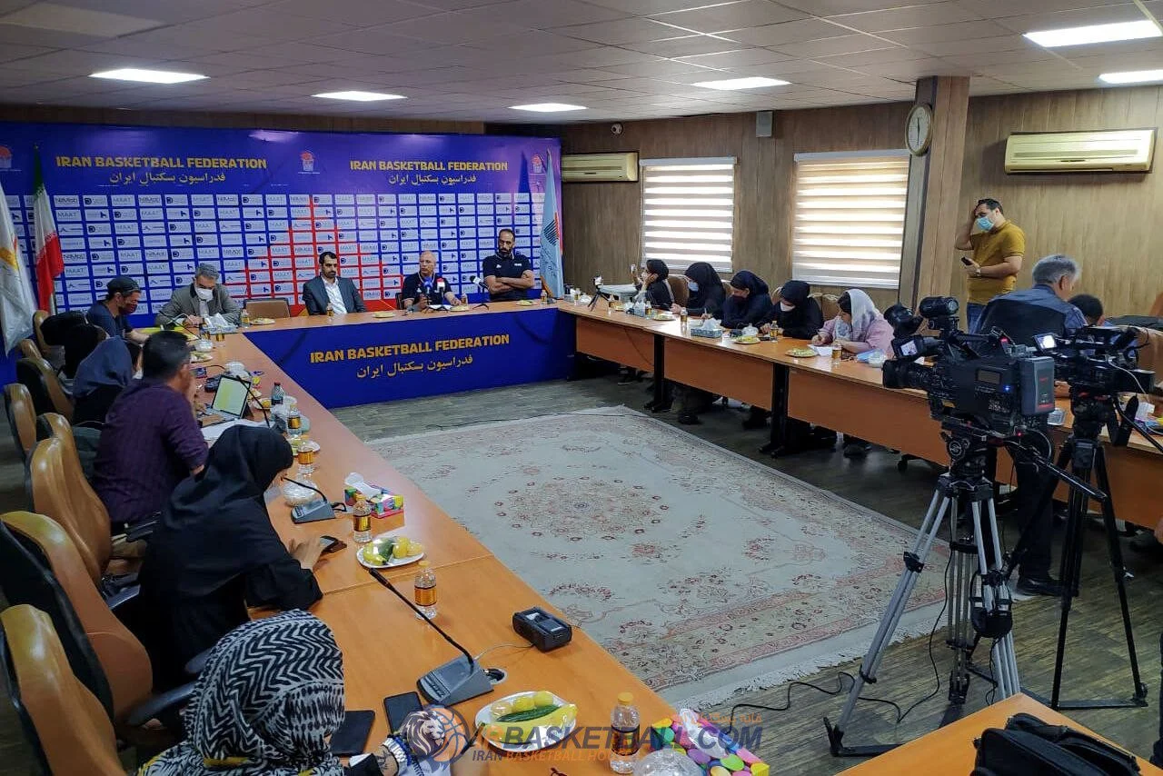 بی احترامی خبرنگار صداوسیما به خبرنگاران بسکتبال در کنفرانس خبری / سرخود پرسید و رفت