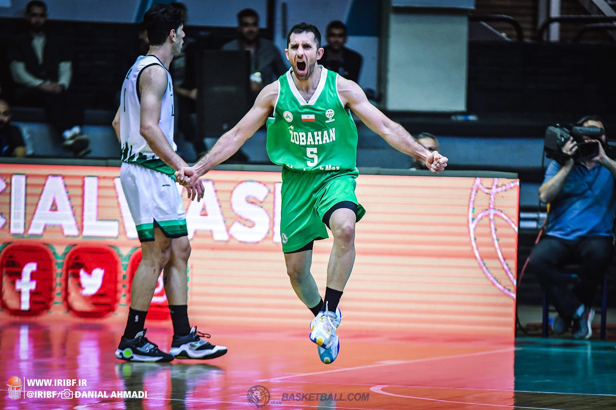 ذوب آهن – نفت عراق / کدام تیم حریف شهرداری می‌شود؟