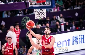 هوشمندی وزیر ورزش و جوانان در بدرقه تیم ملی بسکتبال / وقتی ویژگی یا دستاوردی برای صحبت کردن وجود ندارد