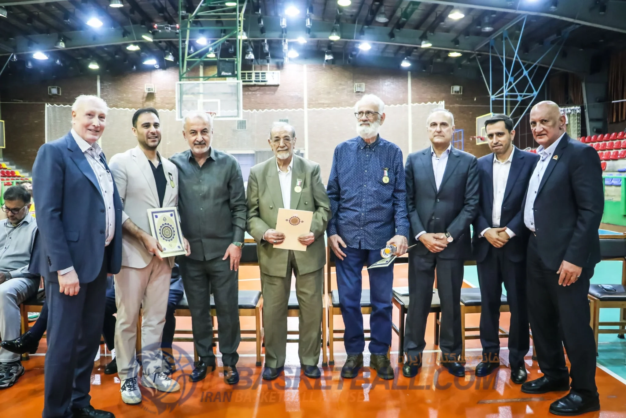 یک شب با شکوه با «ناروپرگاس»/ باران «طلا» با حضور عالی‌جنابان بسکتبال و مدیرعامل پرسپولیس / تعریف تازه‌ای از 3x3 در بخش خصوصی