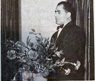 سرودی سیاه برای حسین سرودی / یک نفر اینجا مرد! 18 سرودی سیاه برای حسین سرودی / یک نفر اینجا مرد!
